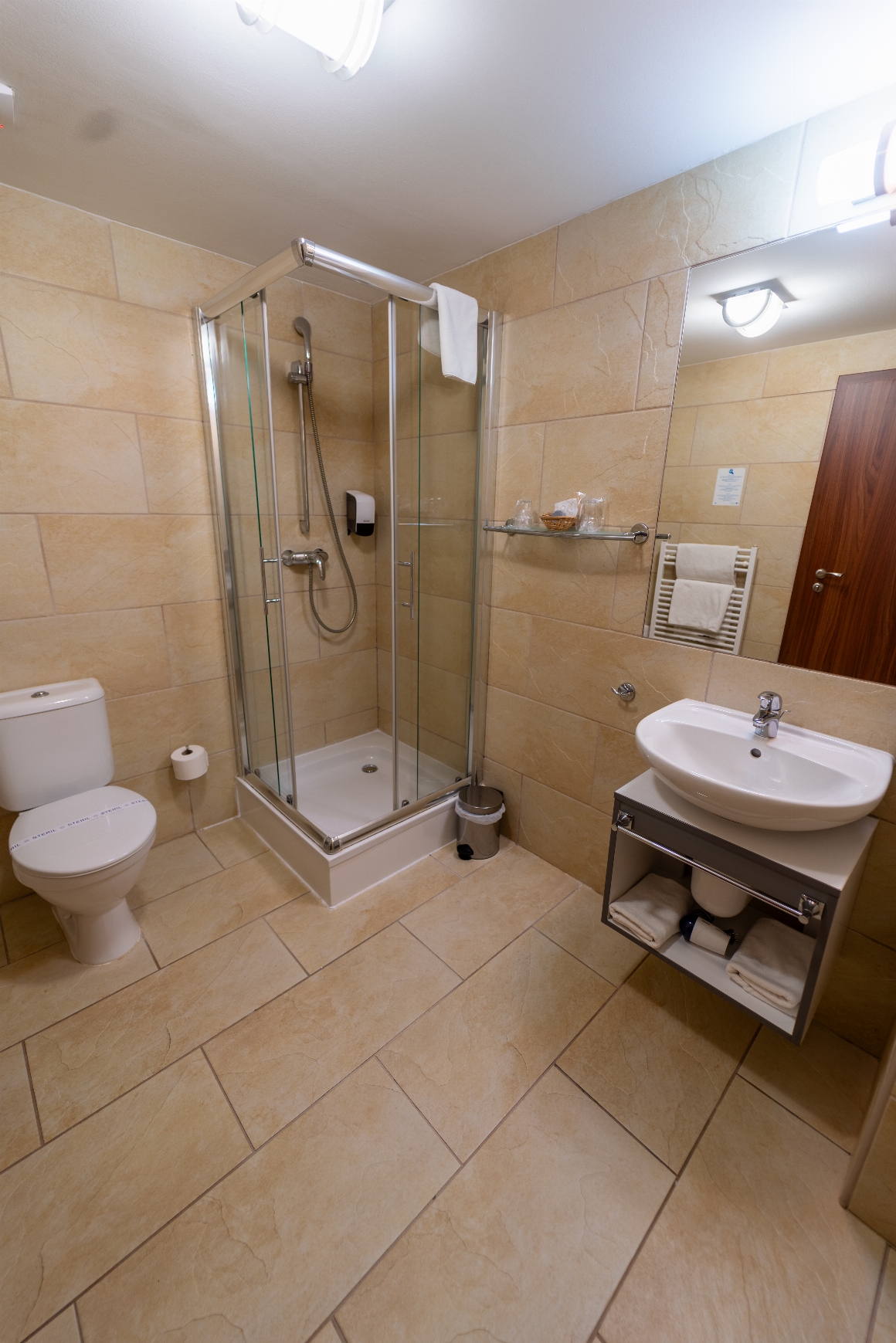 Fürdőszoba a classic és standard szobákhoz